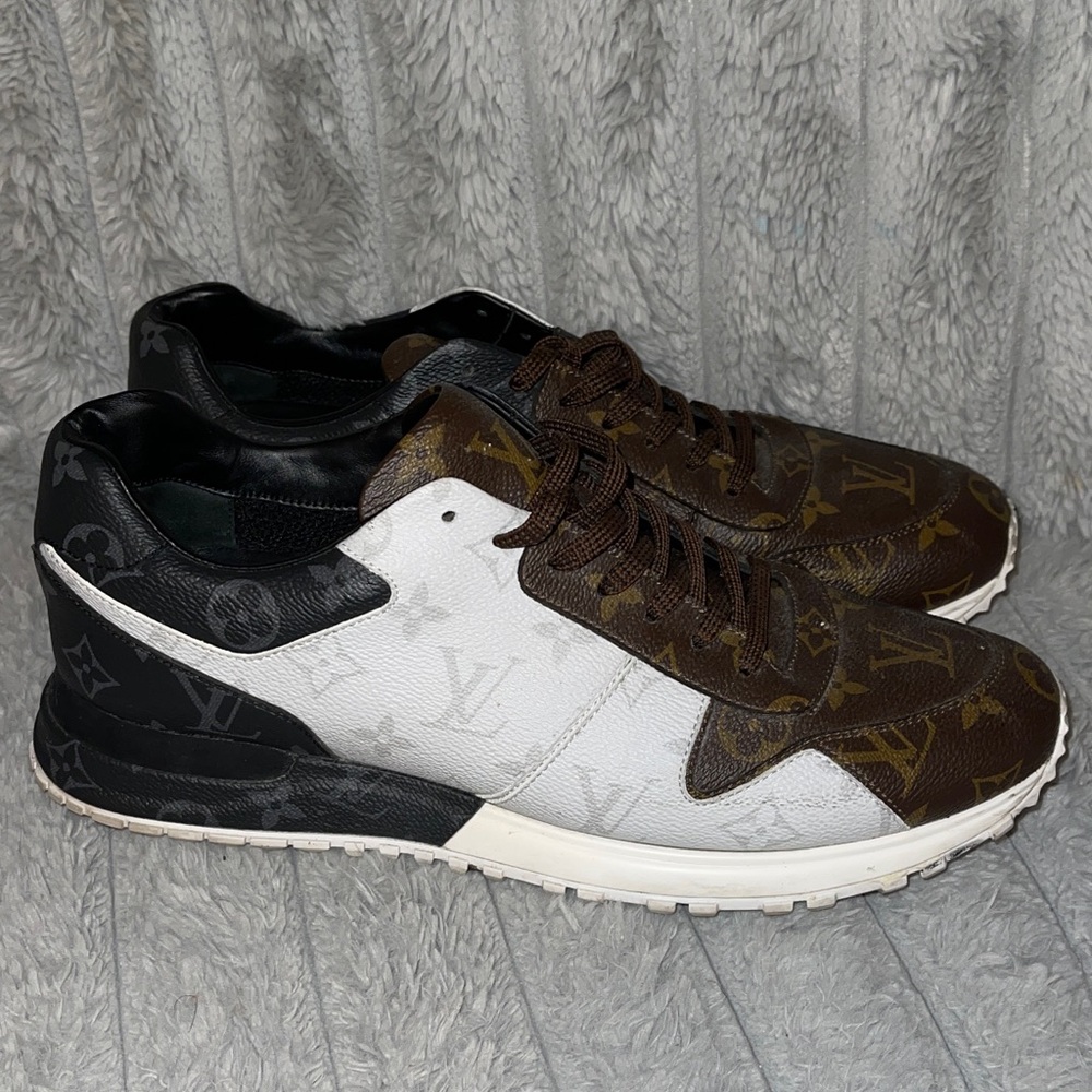 Authentic Men Louis Vuitton White and Brown Monogram Sneakers